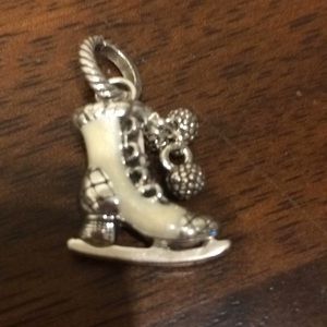 ⛸ 🎄 🎁 Ice skate charm